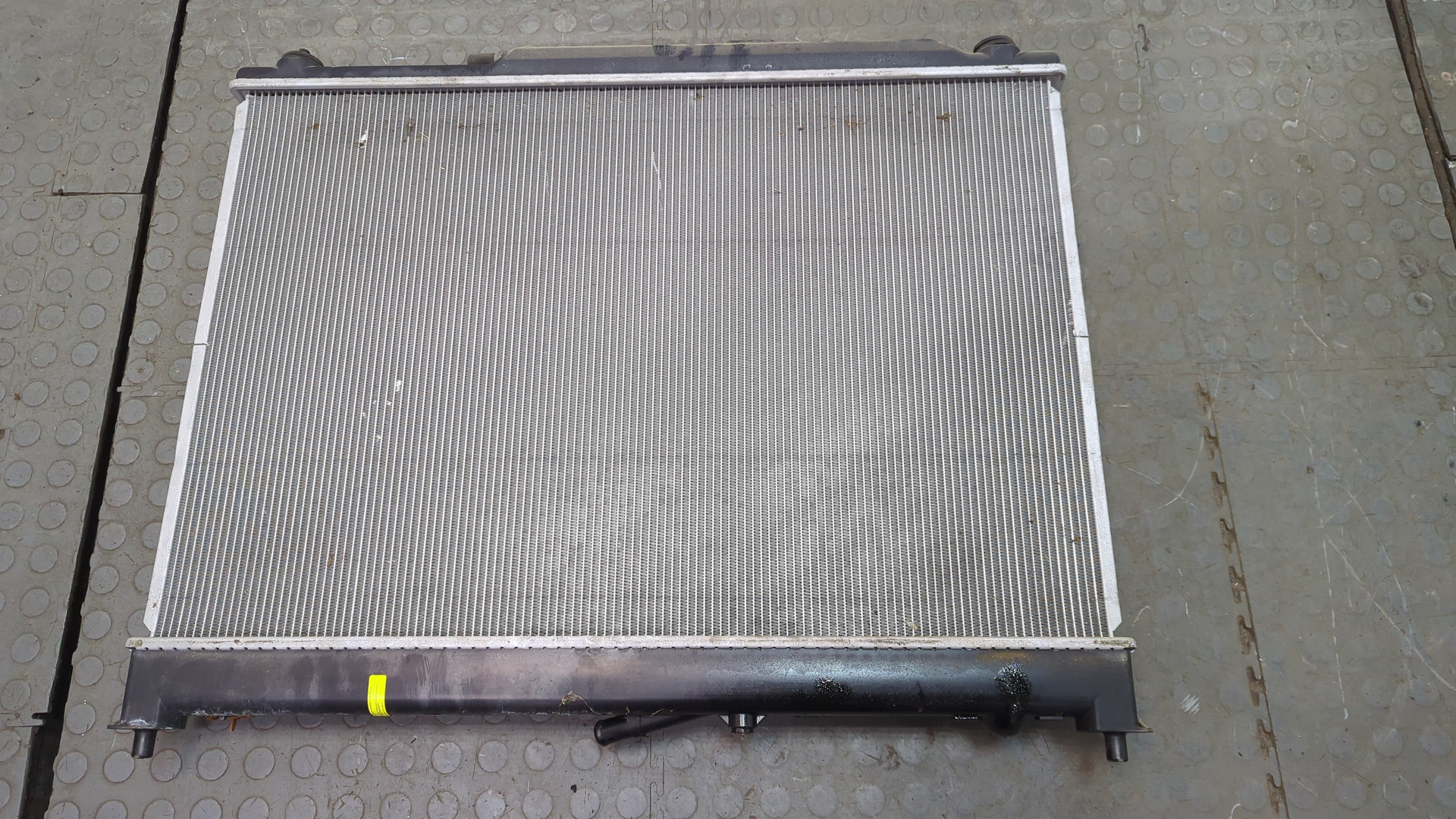 Радиатор охлаждения двигателя основной