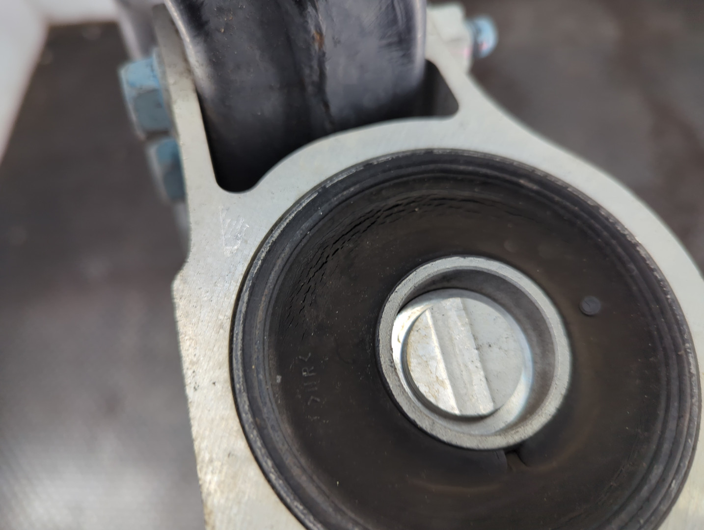 Балка подмоторная