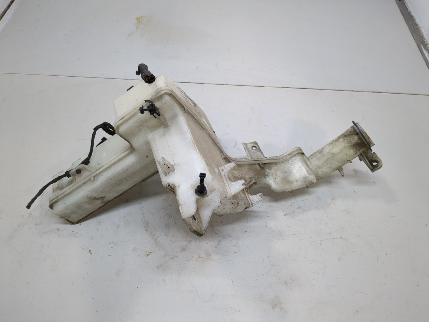 Бачок омывателя лобового стекла