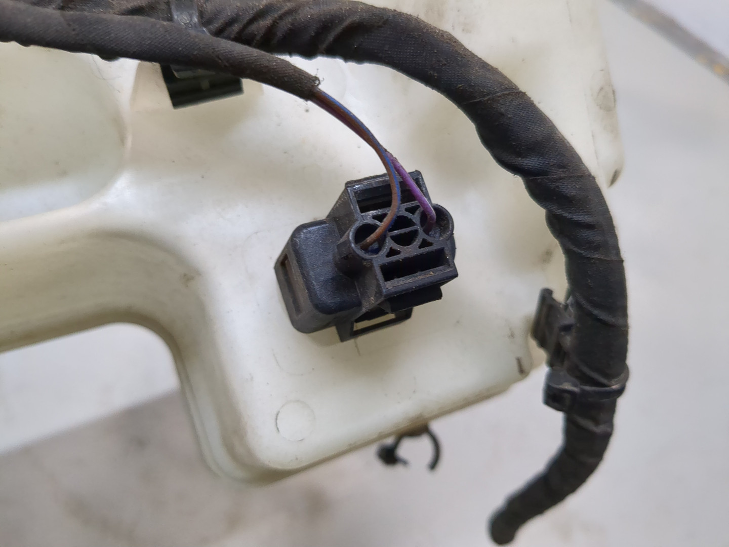 Бачок омывателя лобового стекла