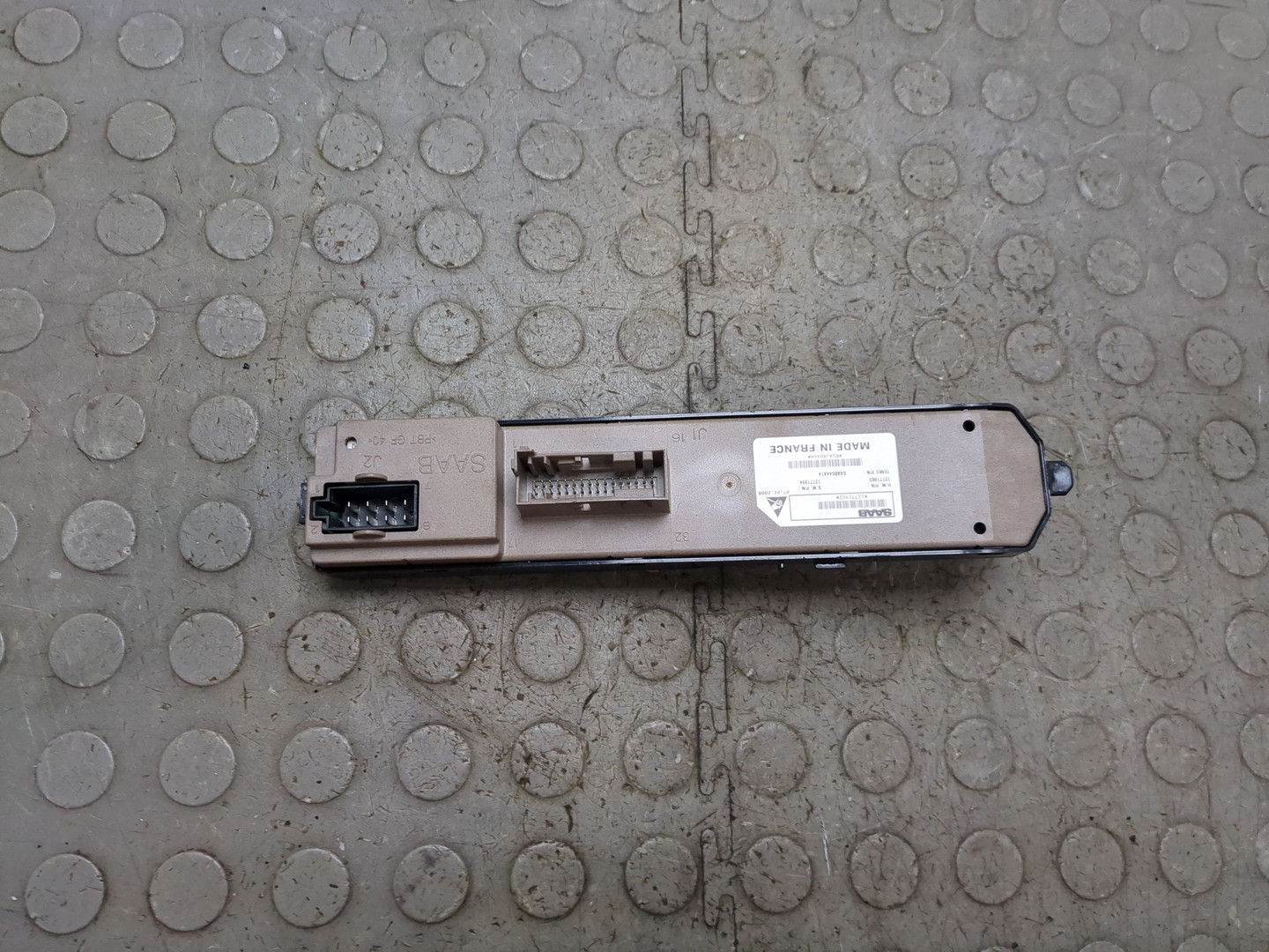 Кнопка стеклоподъемника