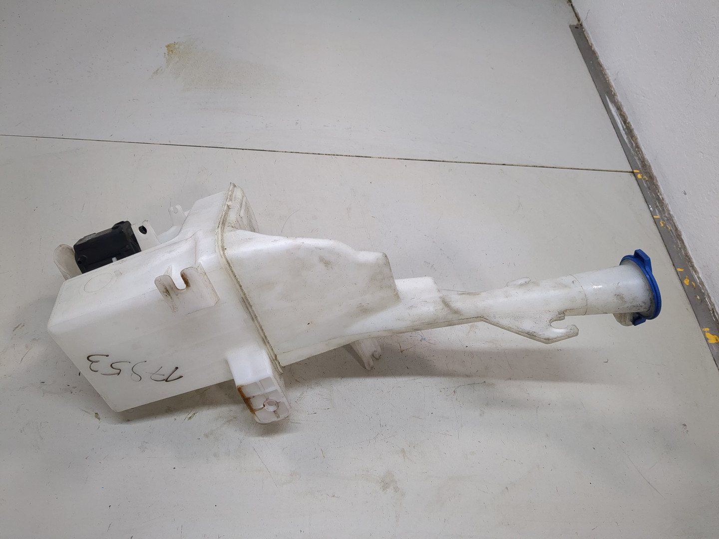 Бачок омывателя лобового стекла