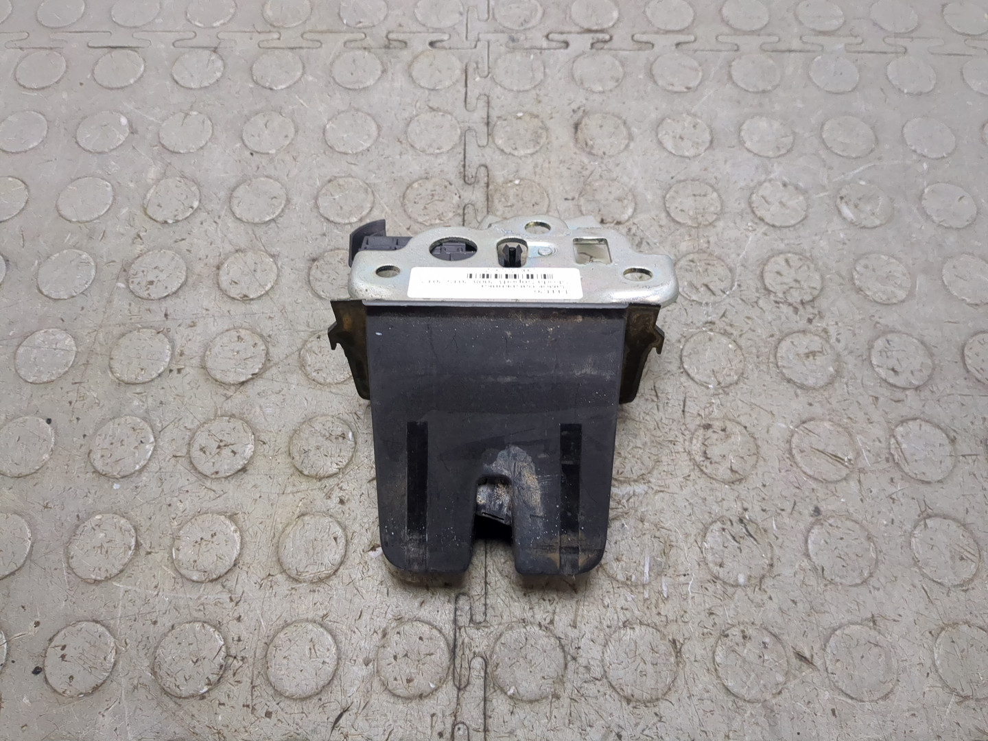 Замок багажника