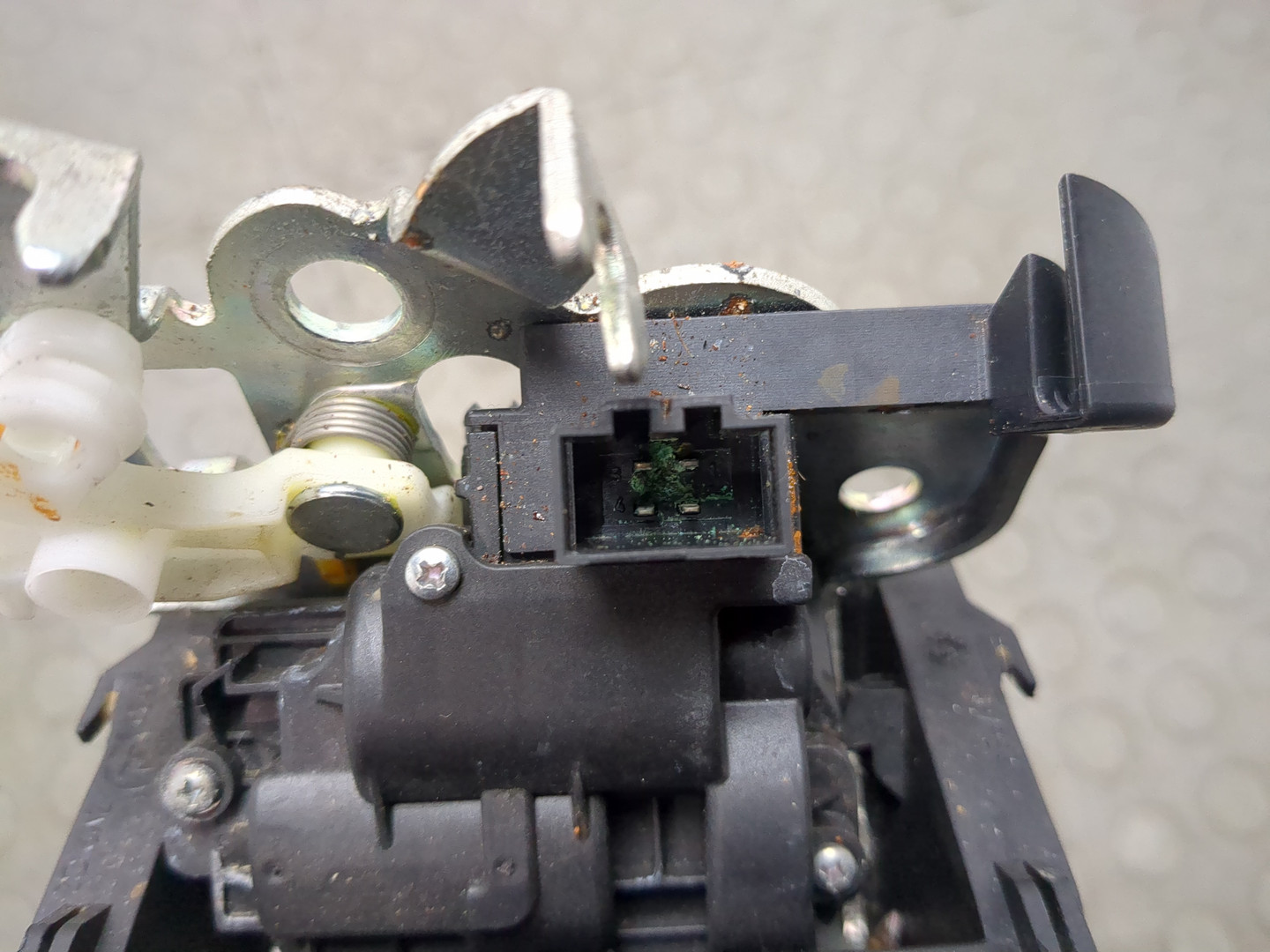 Замок багажника