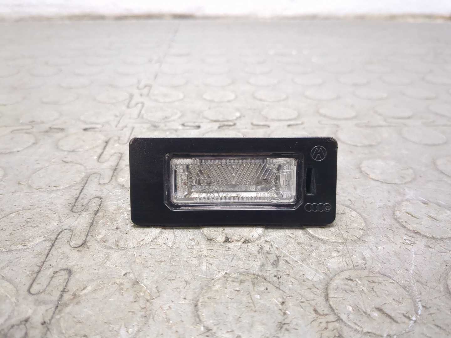 Фонарь подсветки номера