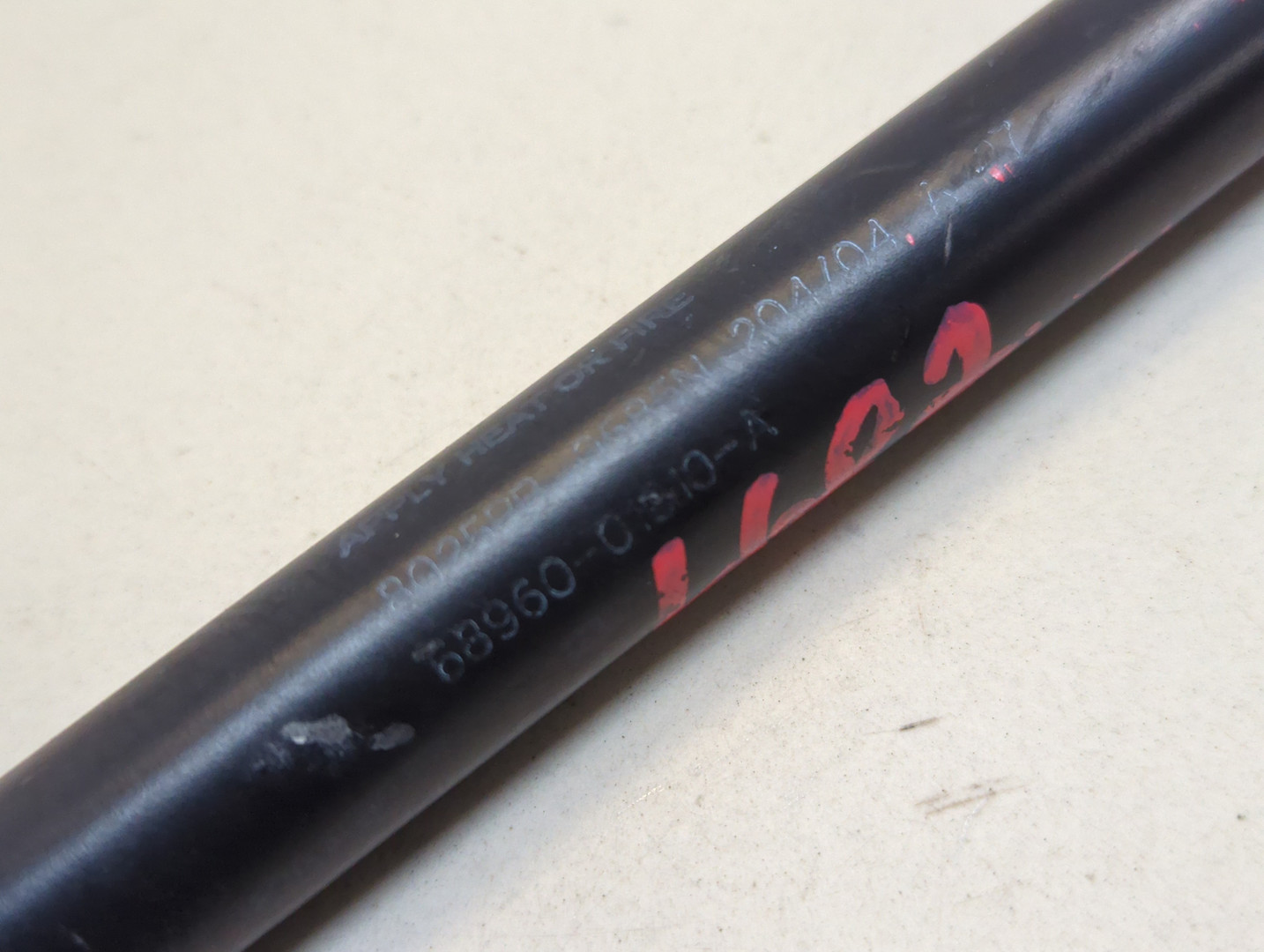 Амортизатор крышки багажника