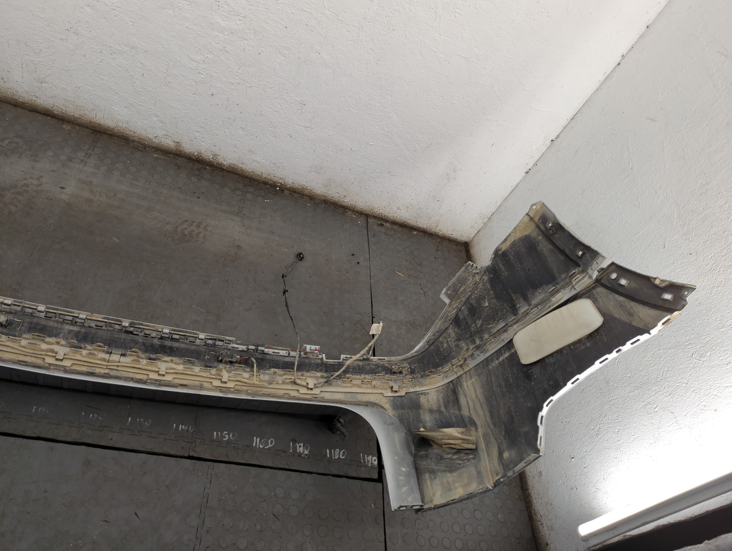 Бампер задний