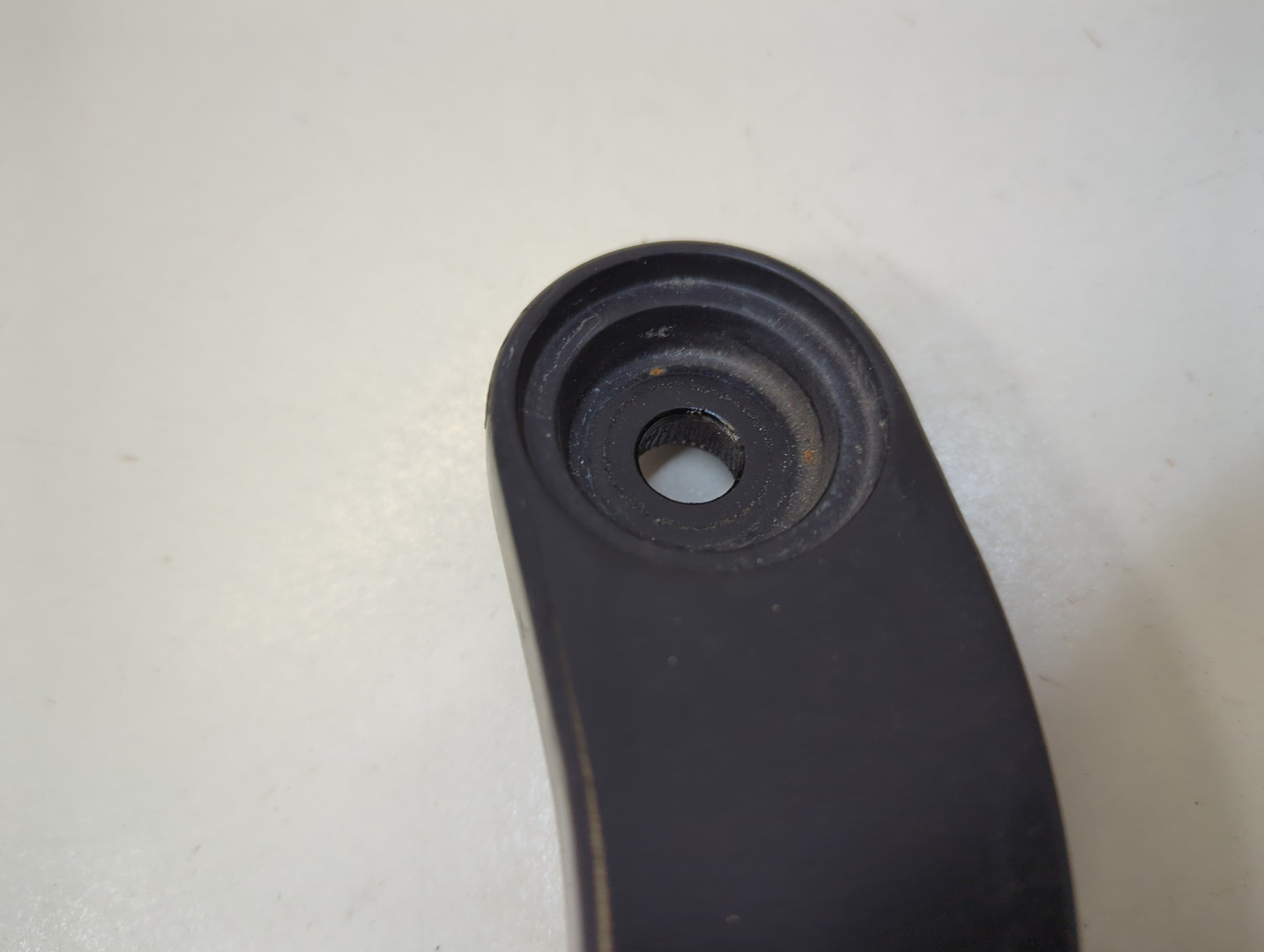 Поводок стеклоочистителя передний правый