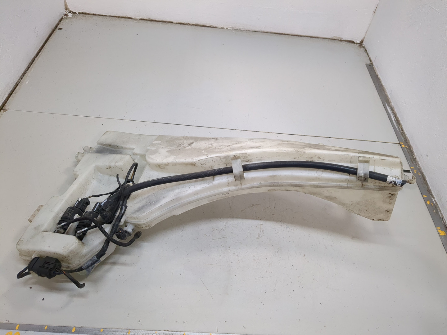 Бачок омывателя лобового стекла