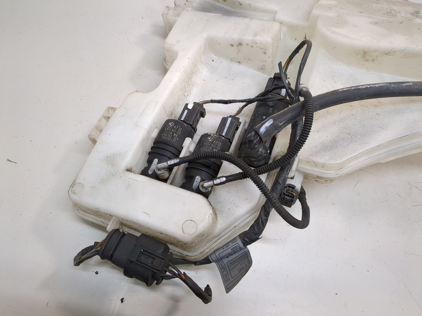 Бачок омывателя лобового стекла