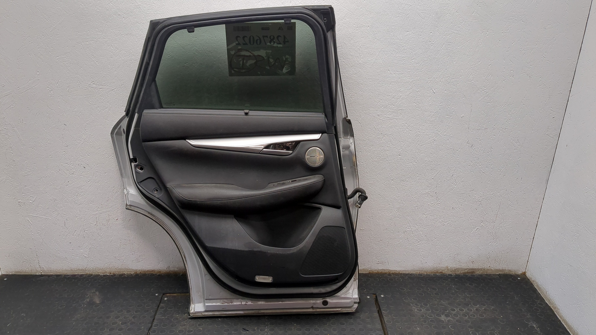 Дверь задняя левая