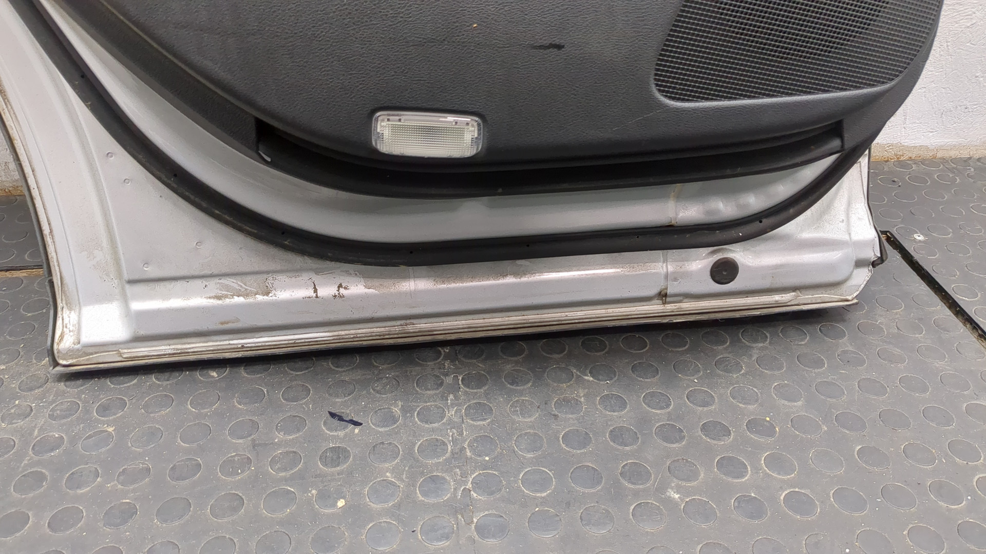 Дверь задняя левая