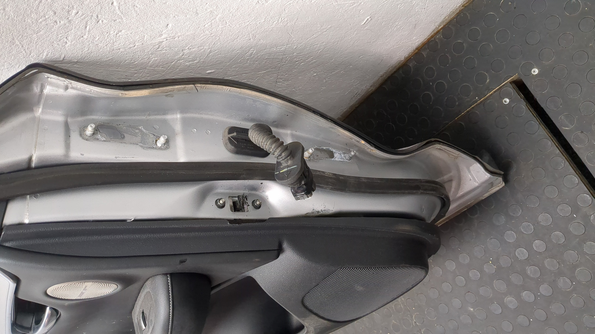 Дверь задняя левая