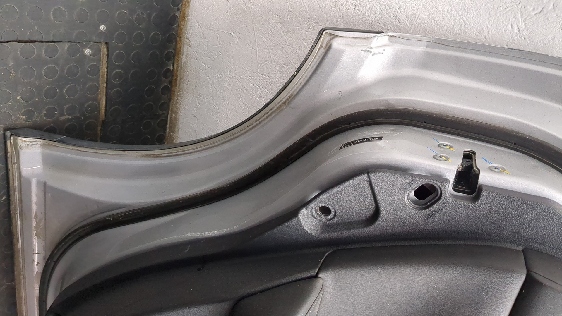 Дверь задняя левая