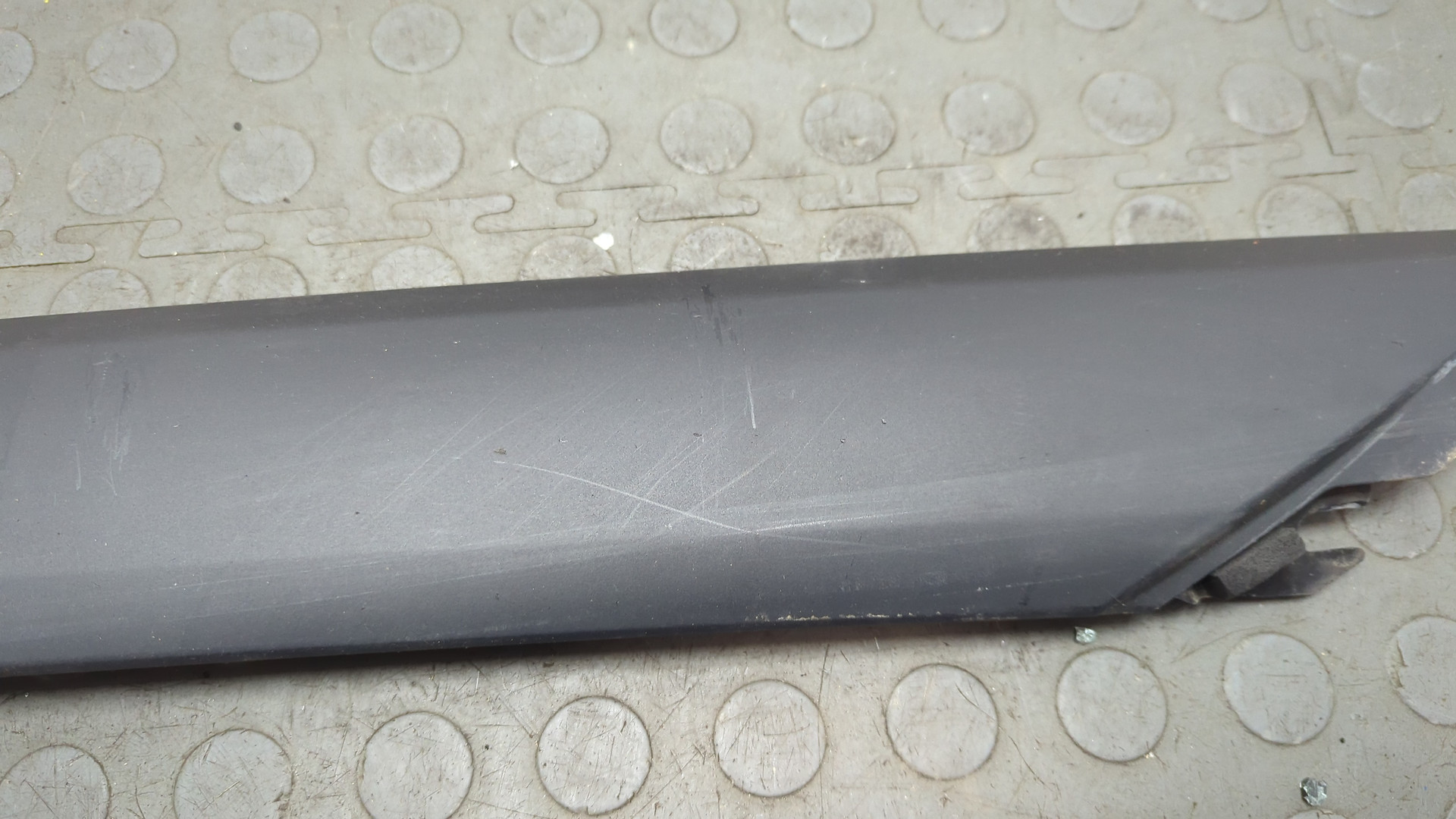 Молдинг лобового стекла