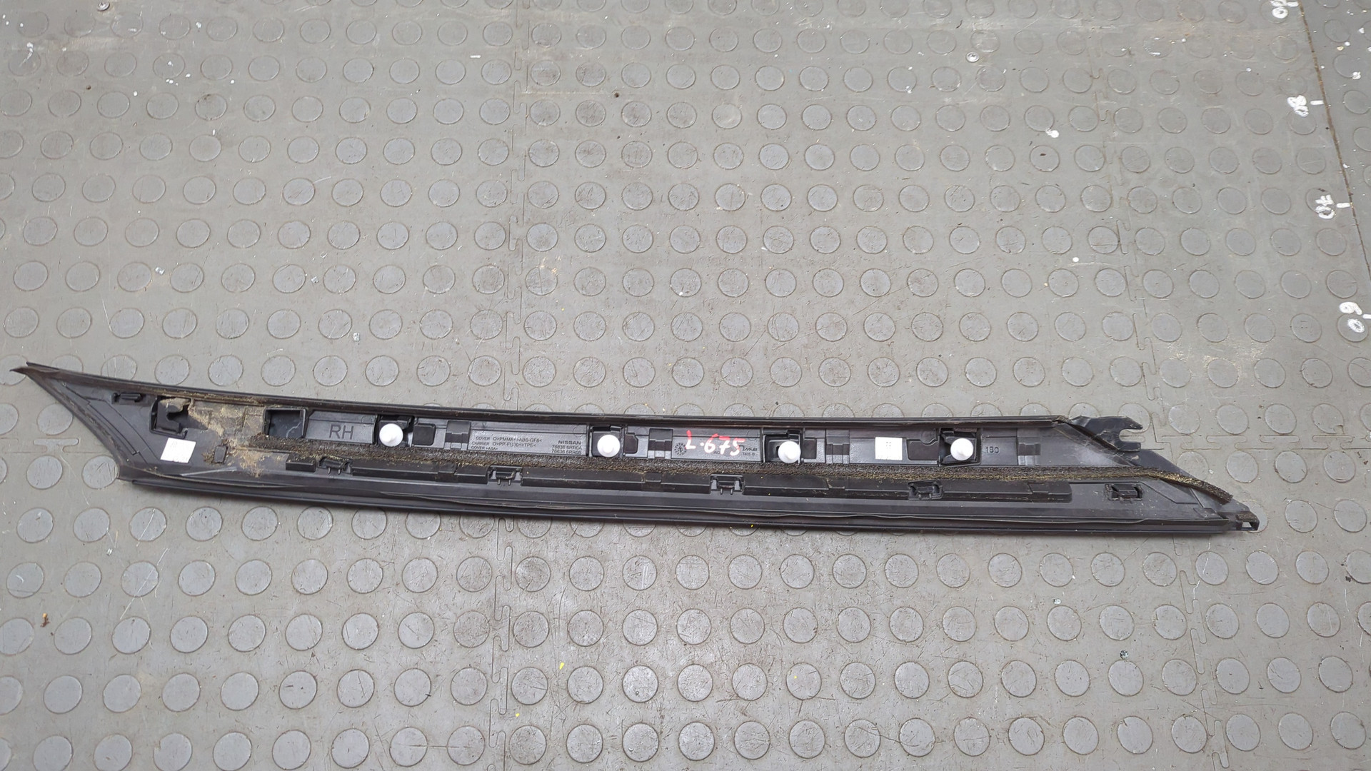 Молдинг лобового стекла