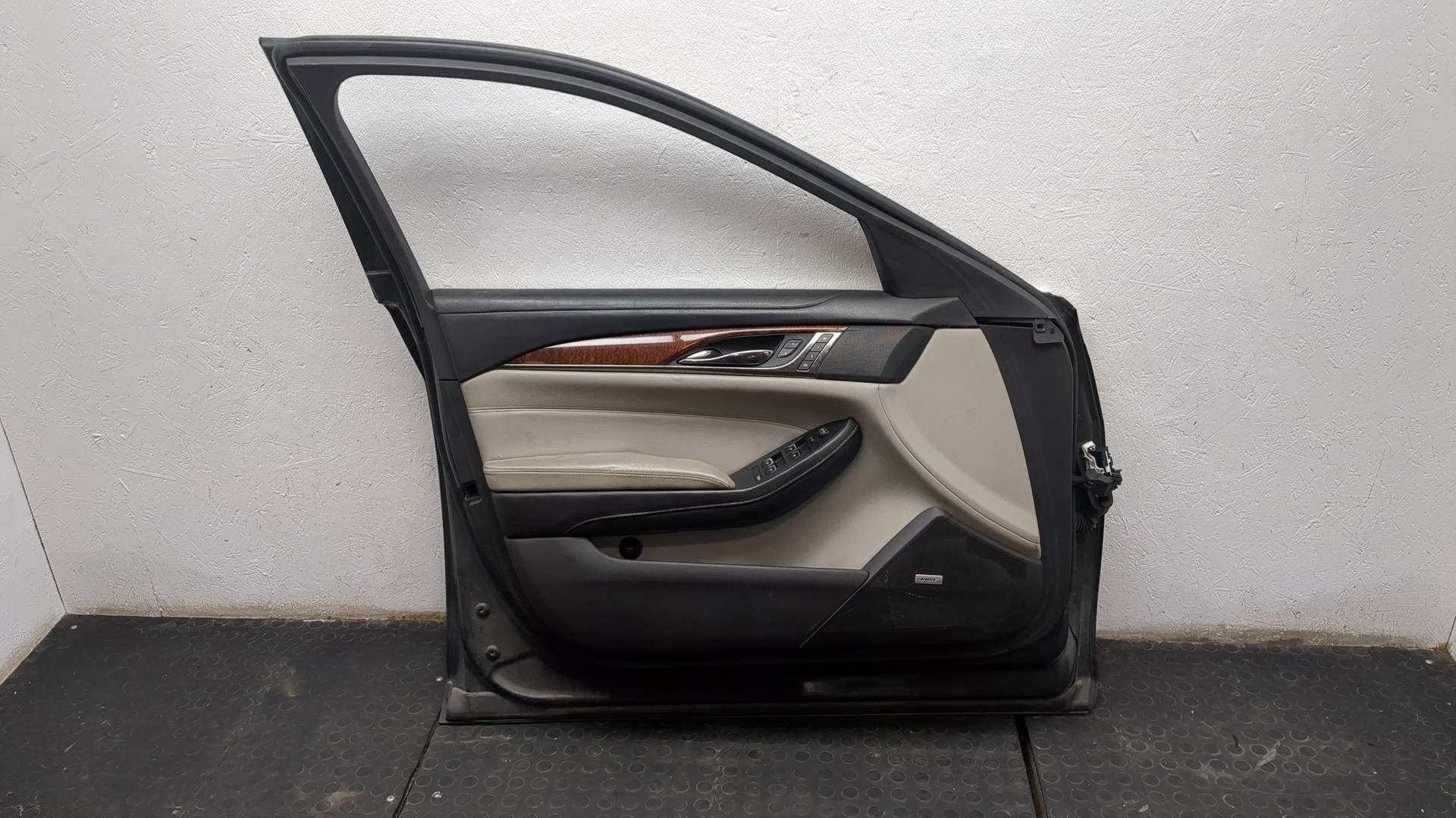 Дверь передняя левая