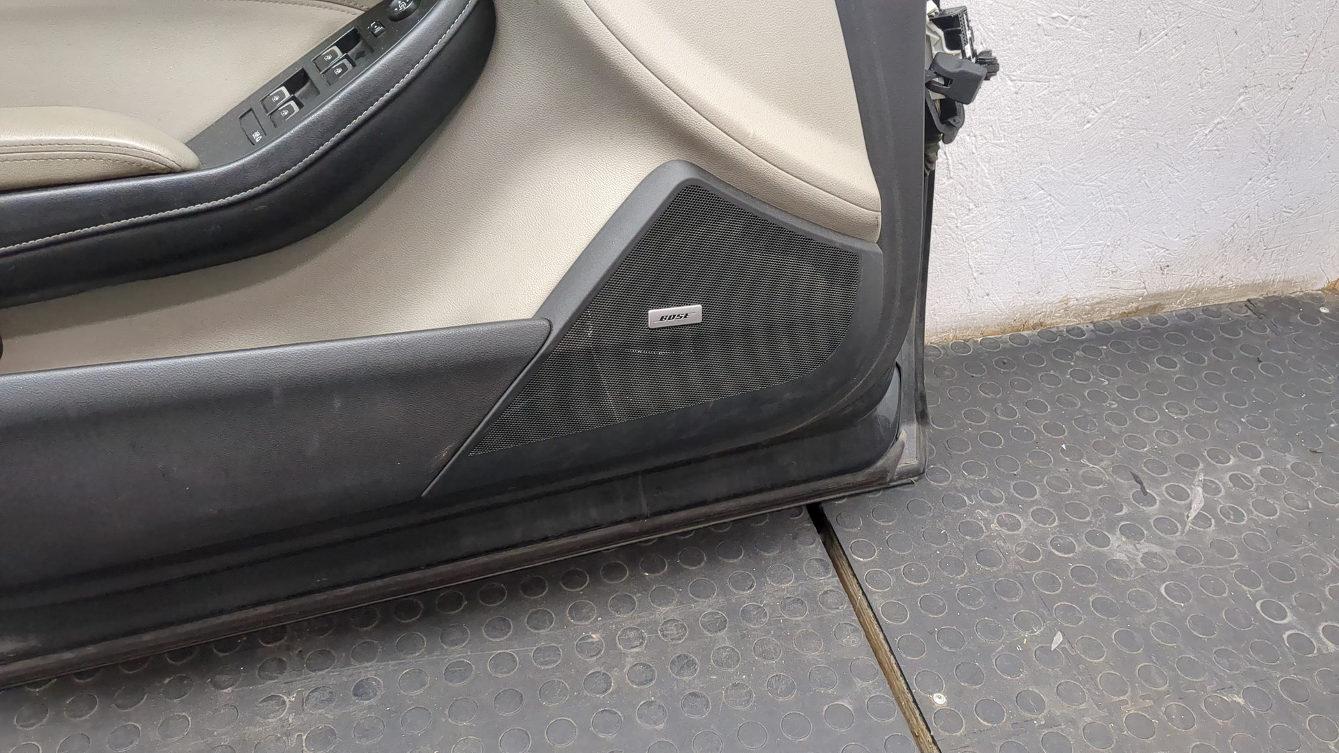 Дверь передняя левая