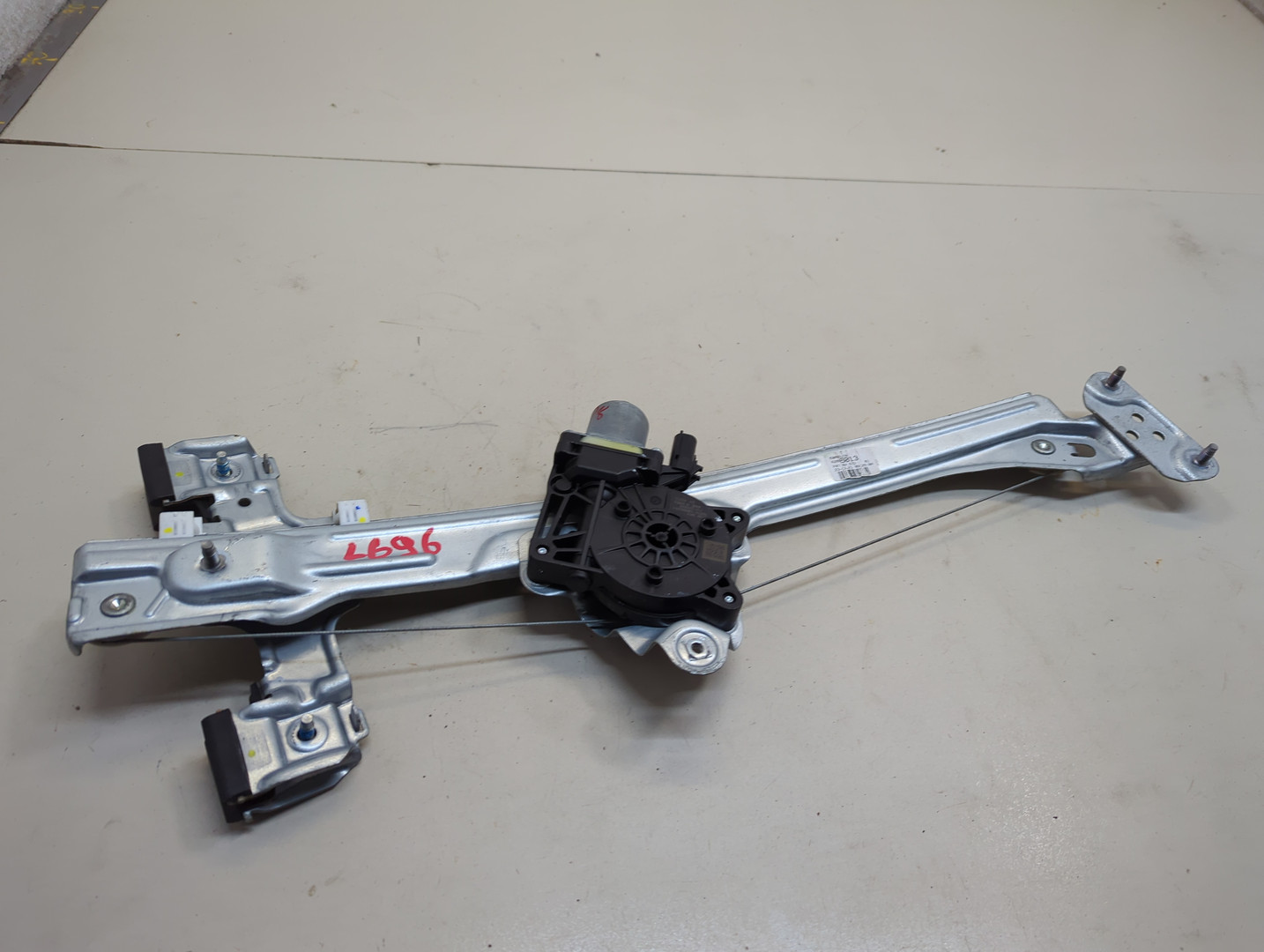 Стеклоподъемник электр. передний правый