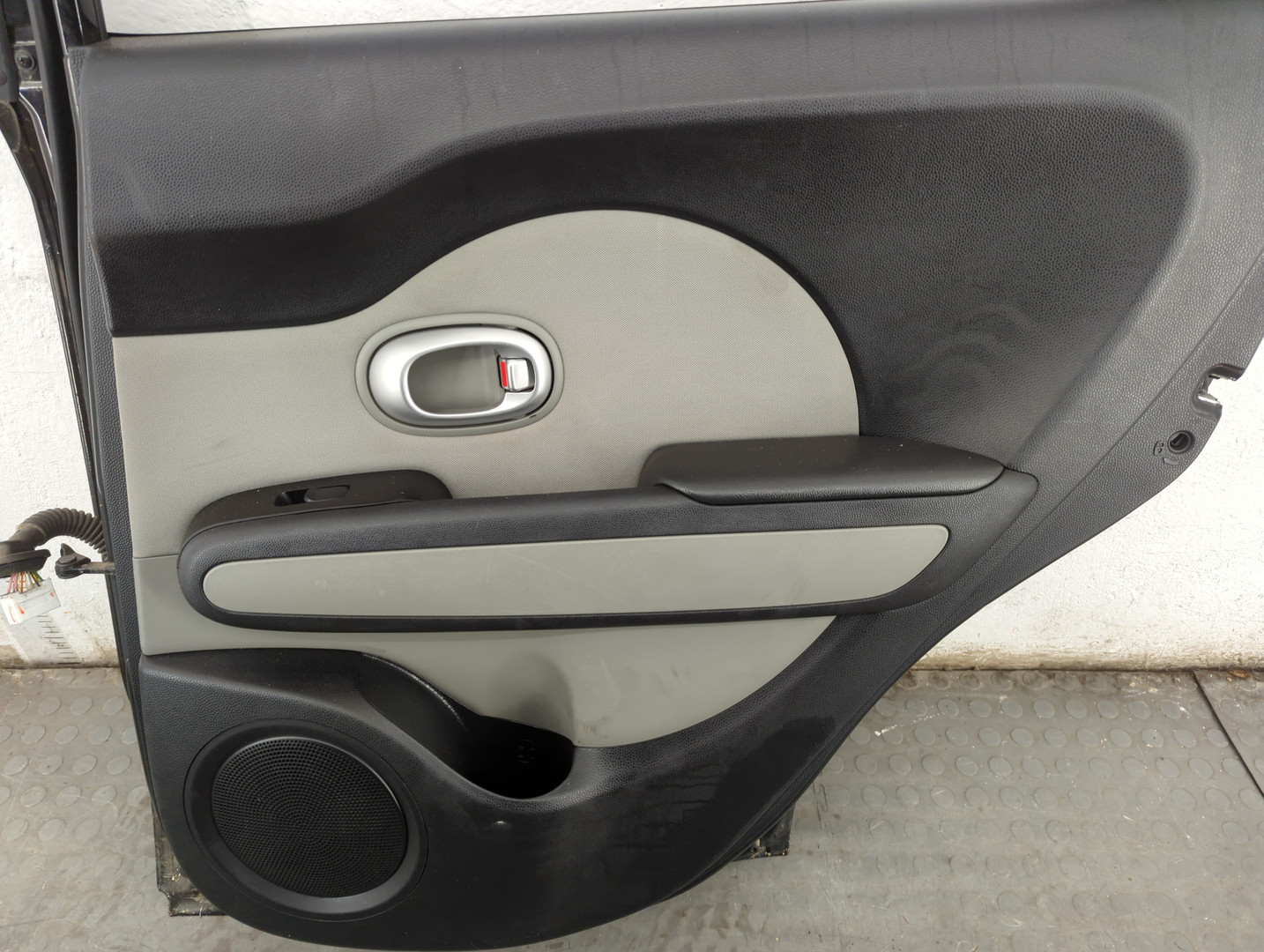 Дверь задняя правая