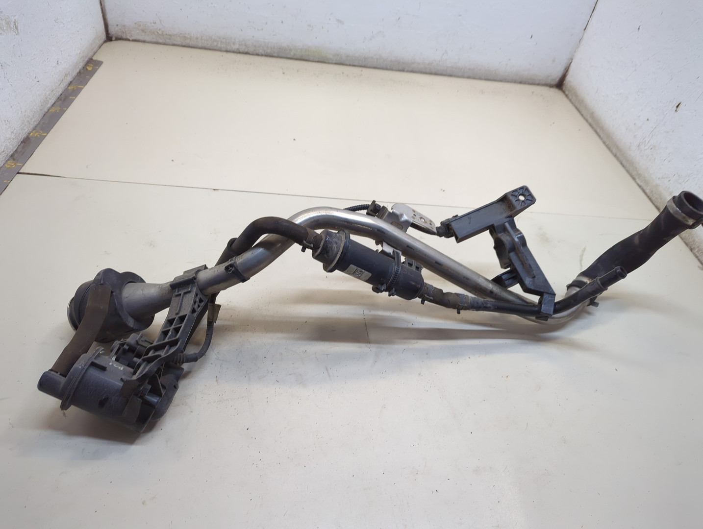 Горловина топливного бака