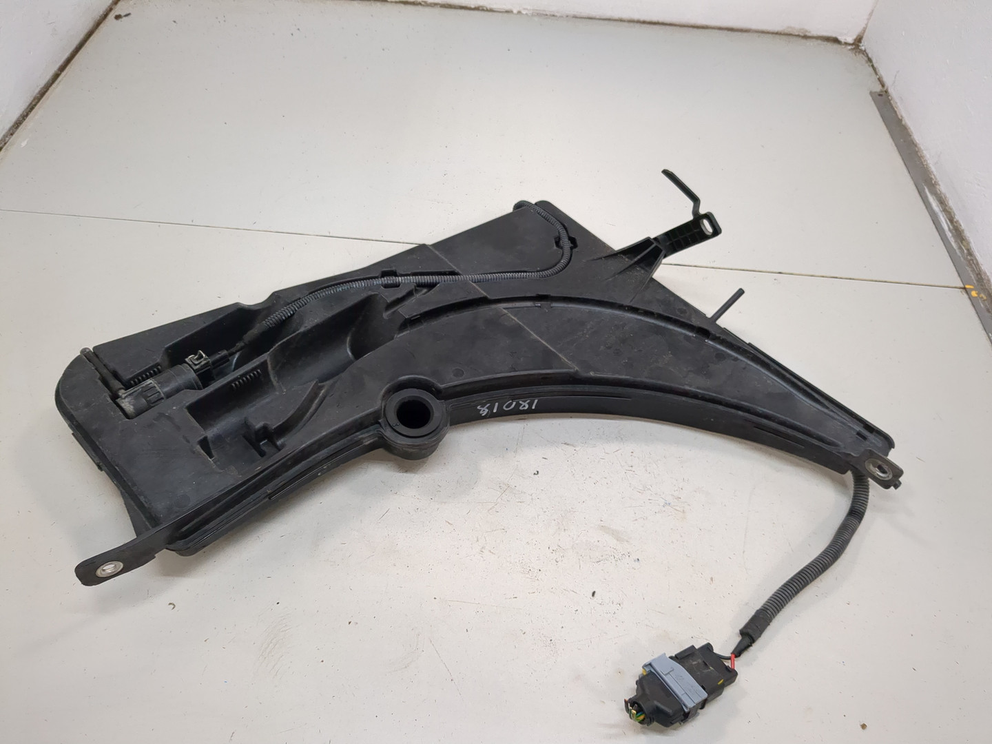 Бачок омывателя лобового стекла