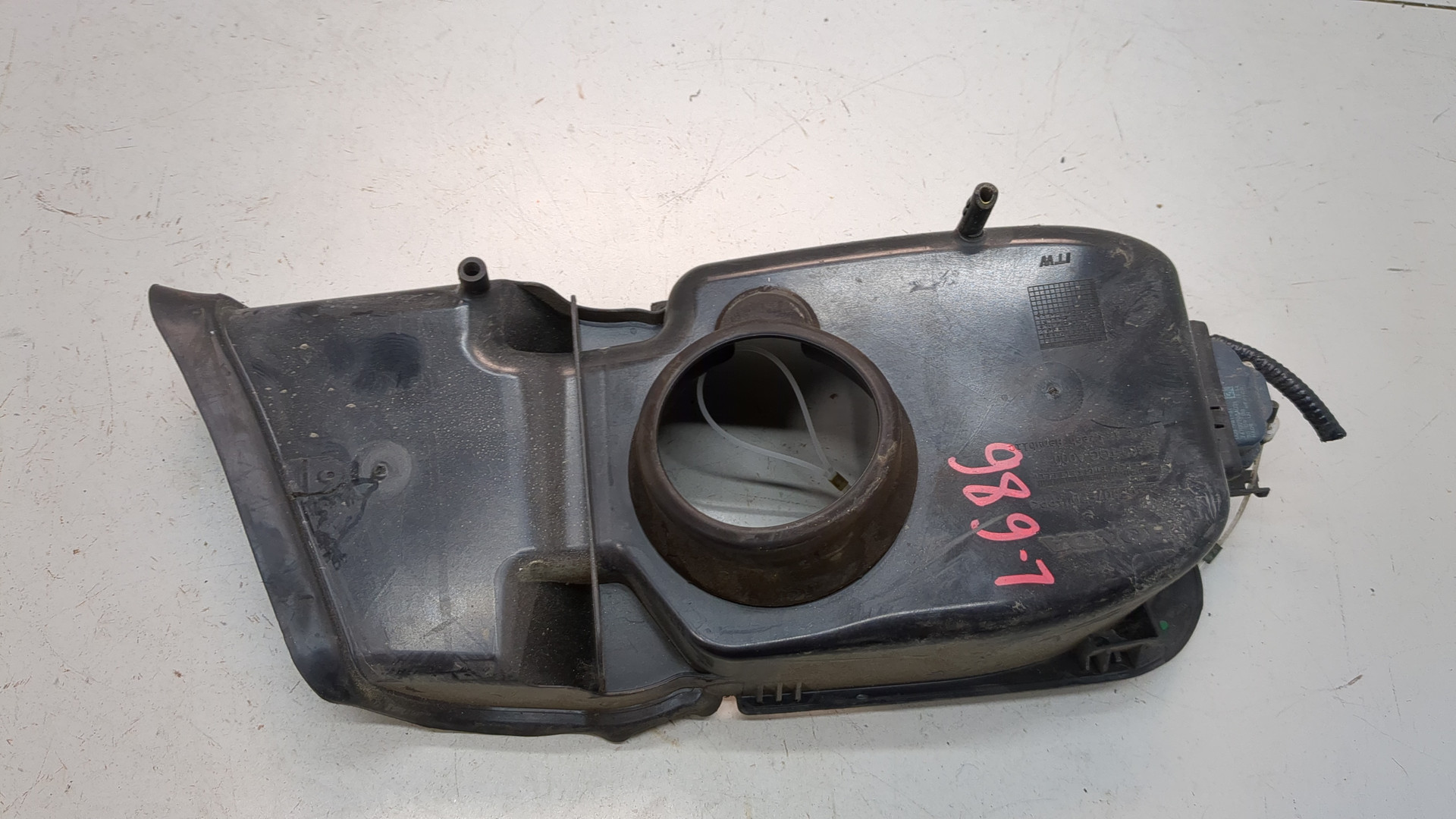 Активатор замка крышки бензобака