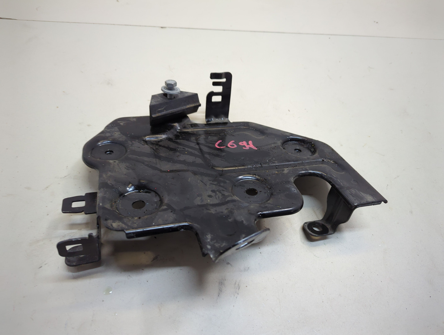 Площадка под аккумулятор (АКБ)