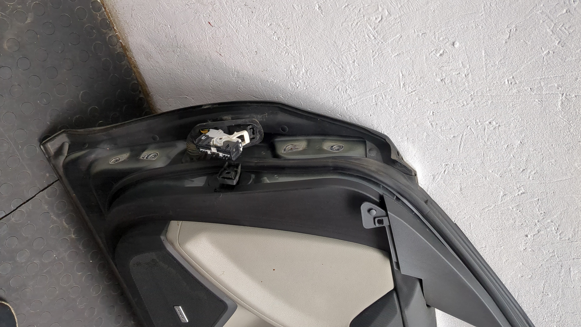 Дверь передняя правая