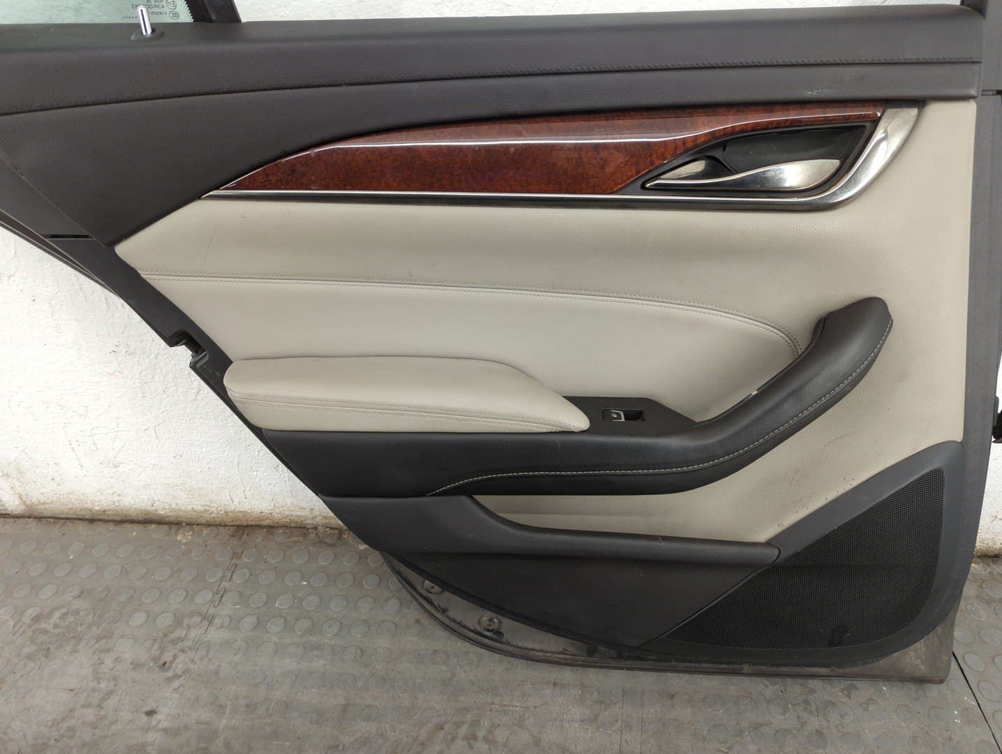 Дверь задняя левая