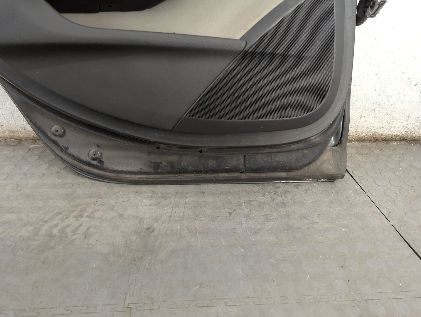 Дверь задняя левая