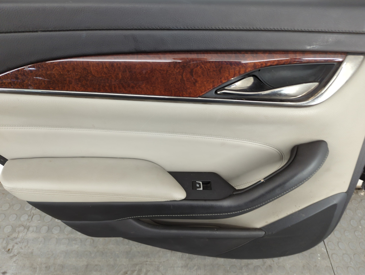 Дверь задняя левая