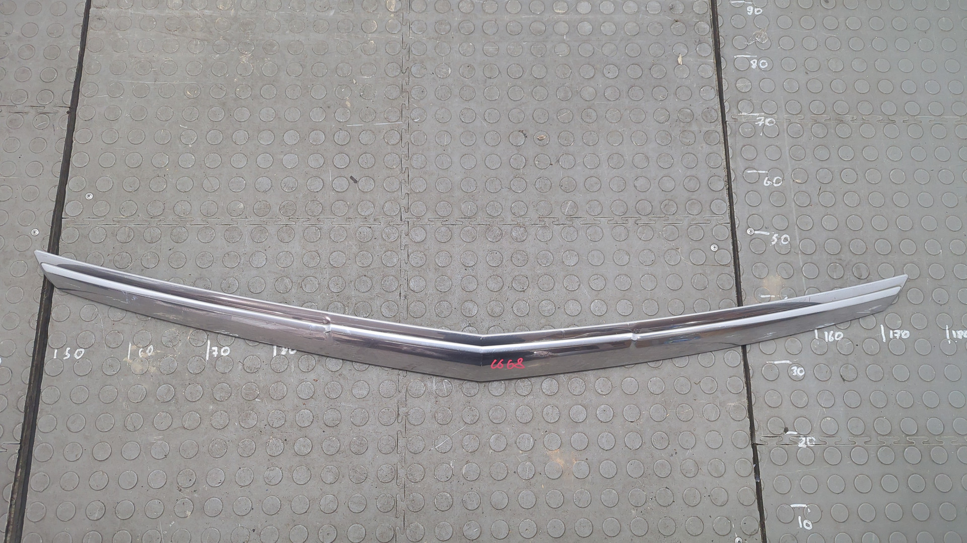 Молдинг капота