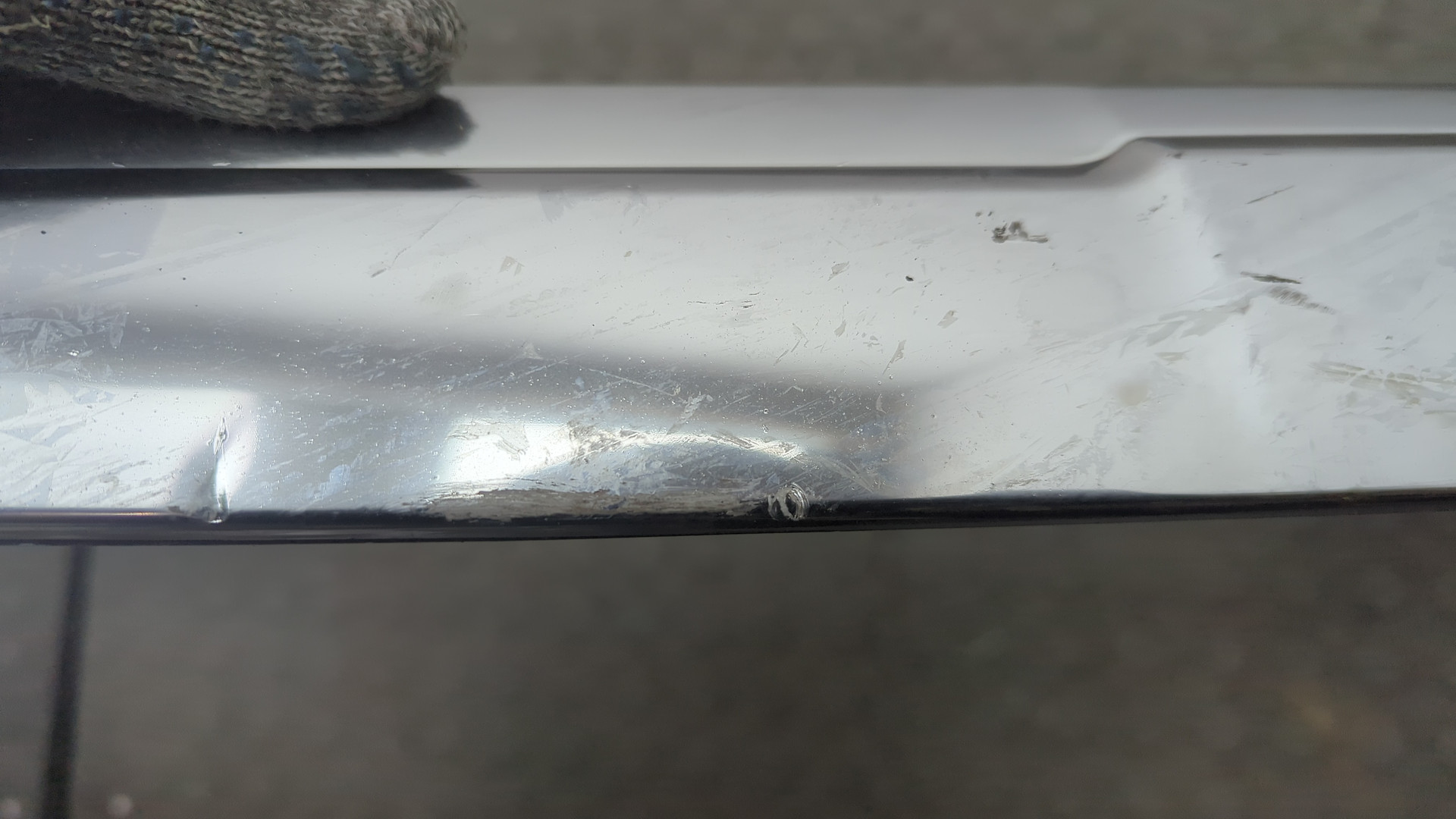 Молдинг капота