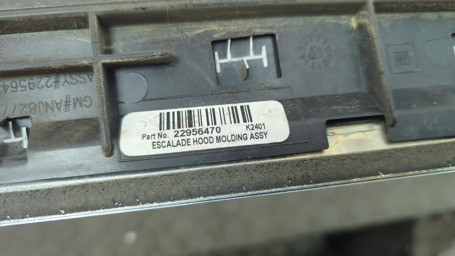 Молдинг капота