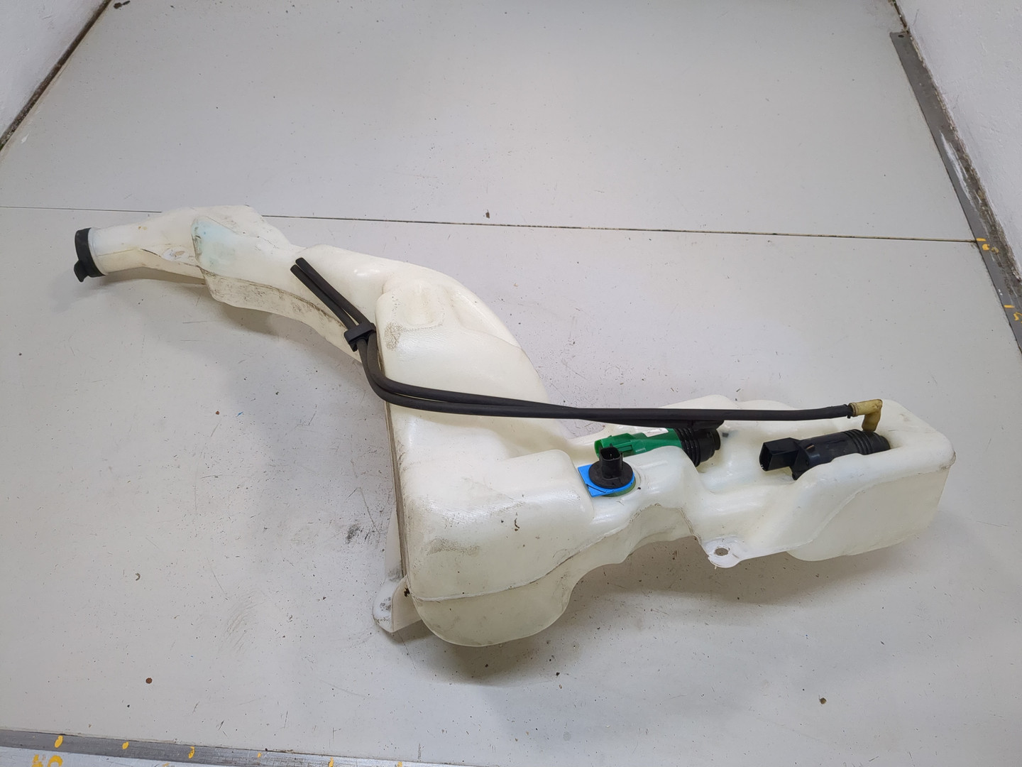 Бачок омывателя лобового стекла