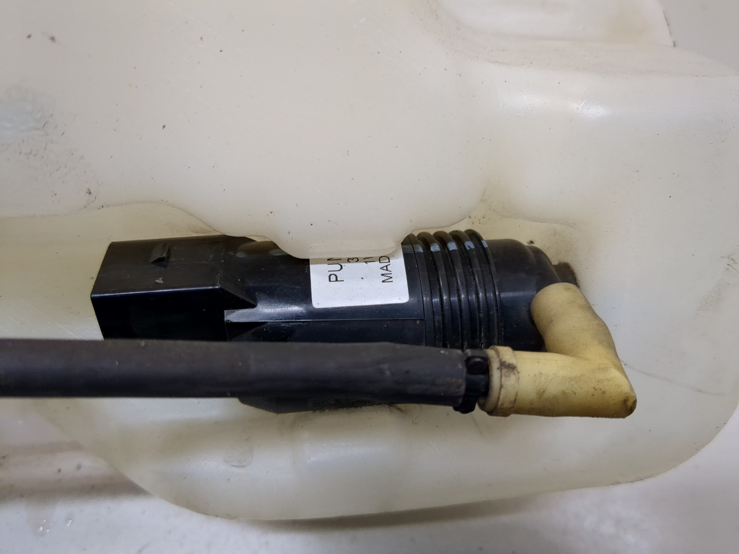 Бачок омывателя лобового стекла