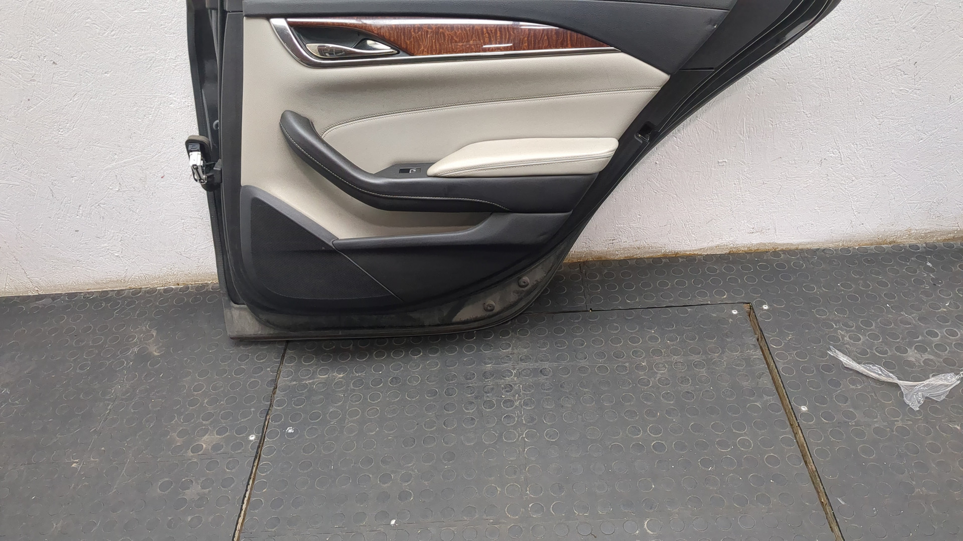 Дверь задняя правая