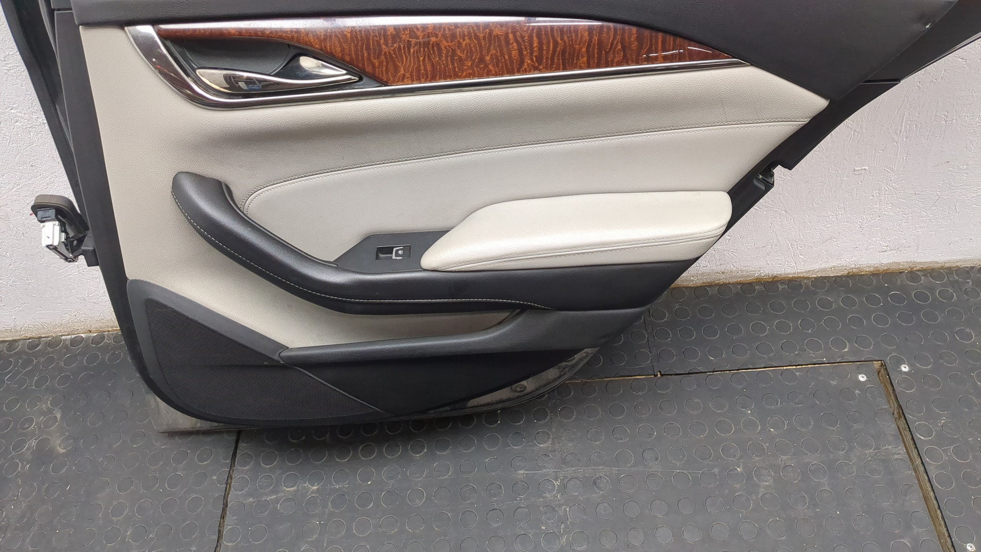 Дверь задняя правая