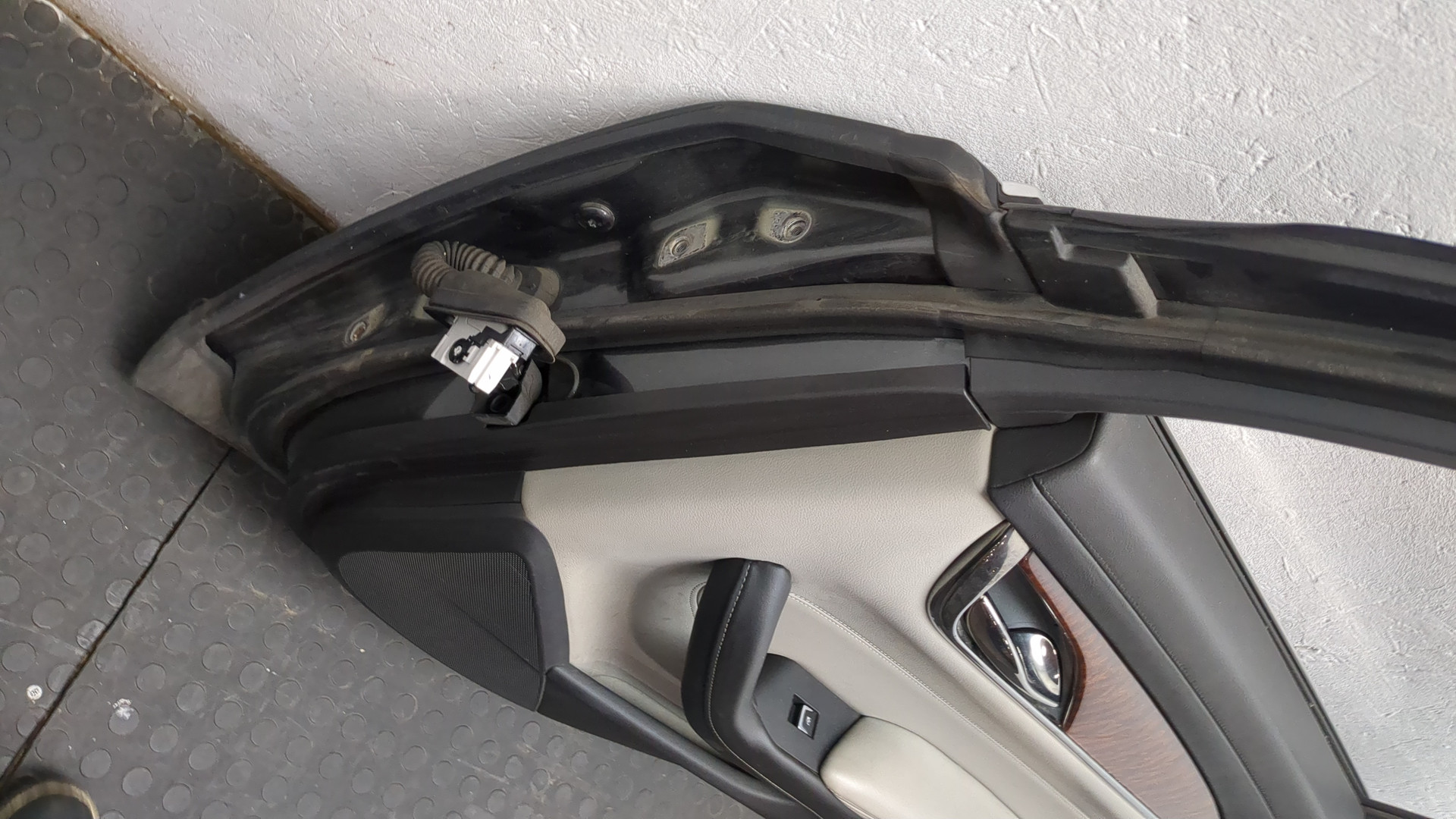 Дверь задняя правая