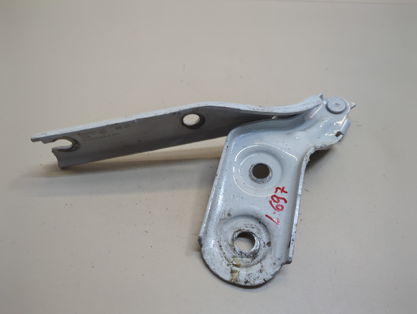 Петля капота правая