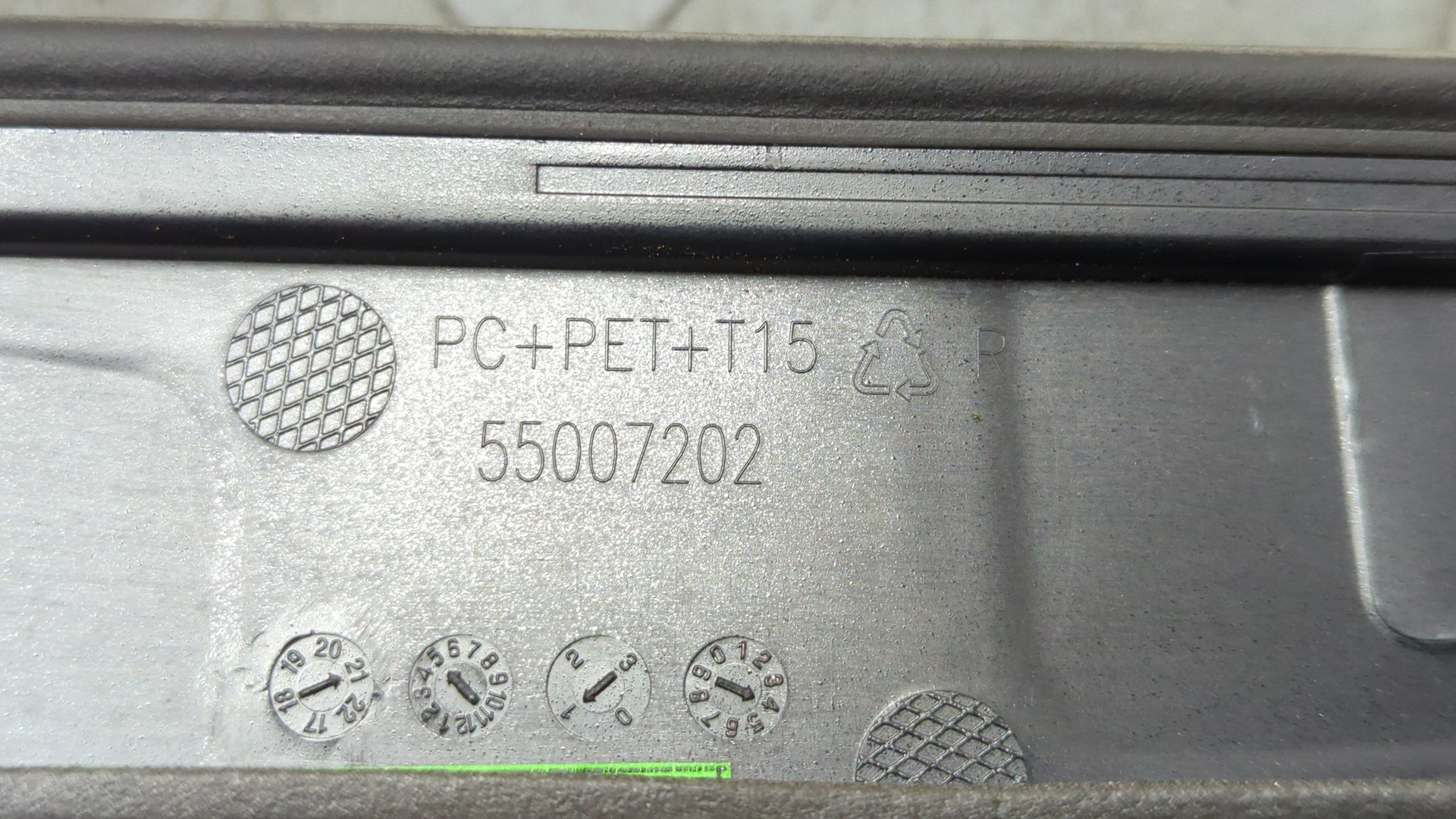 Молдинг крыши правый