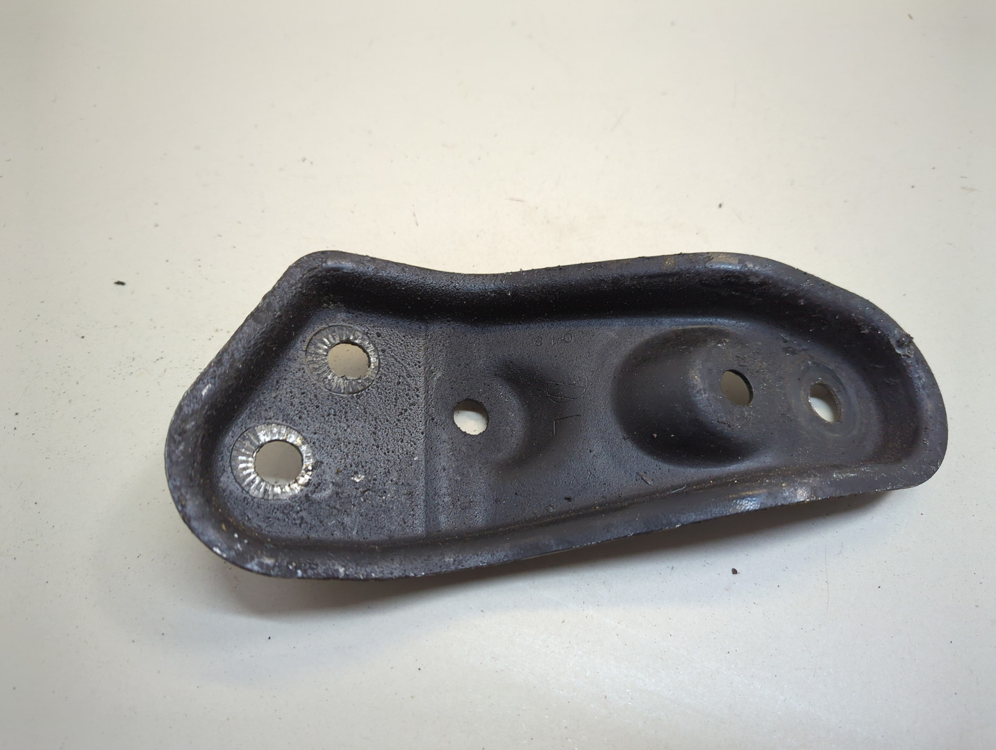 Кронштейн передней балки