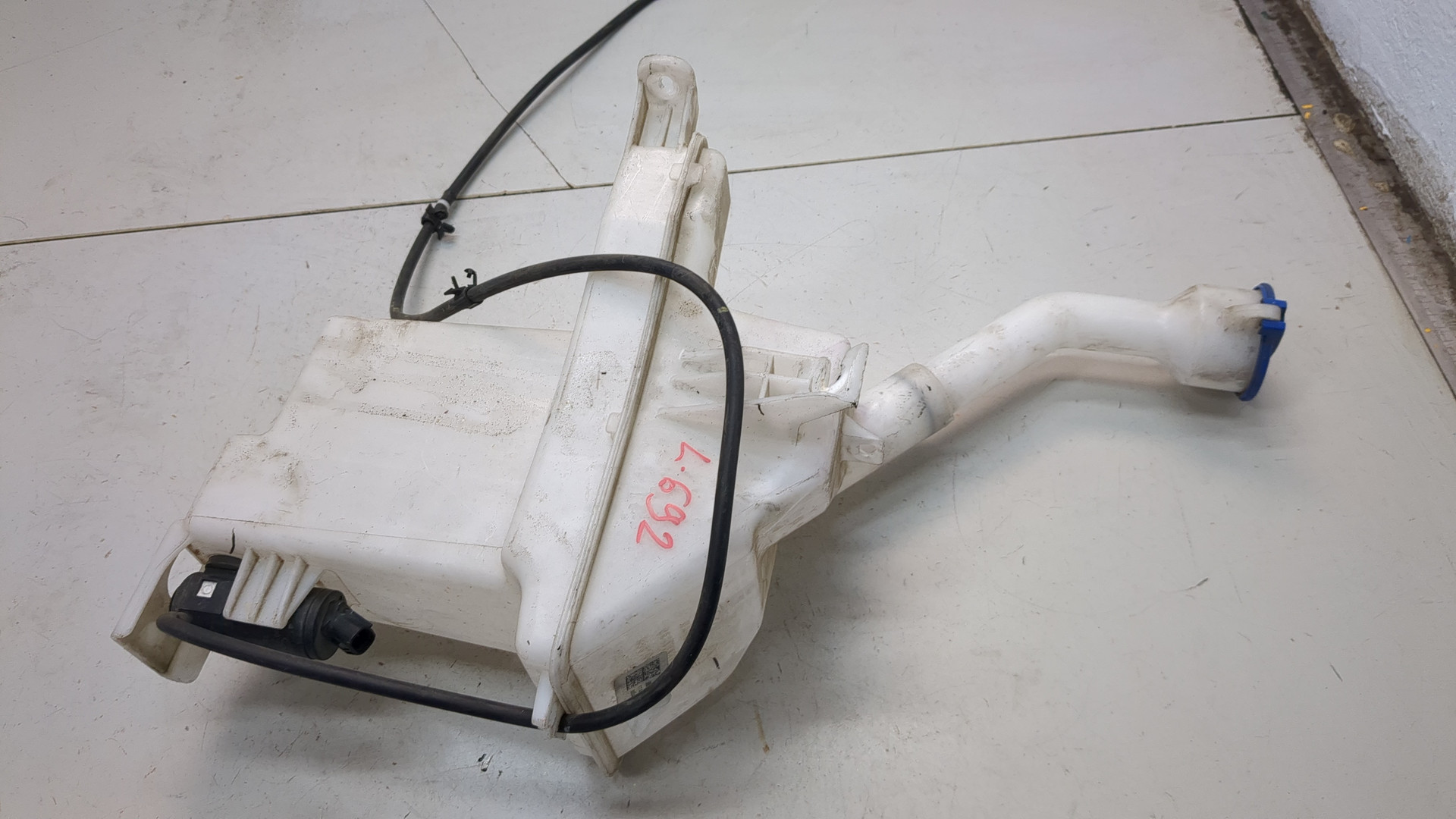 Бачок омывателя лобового стекла