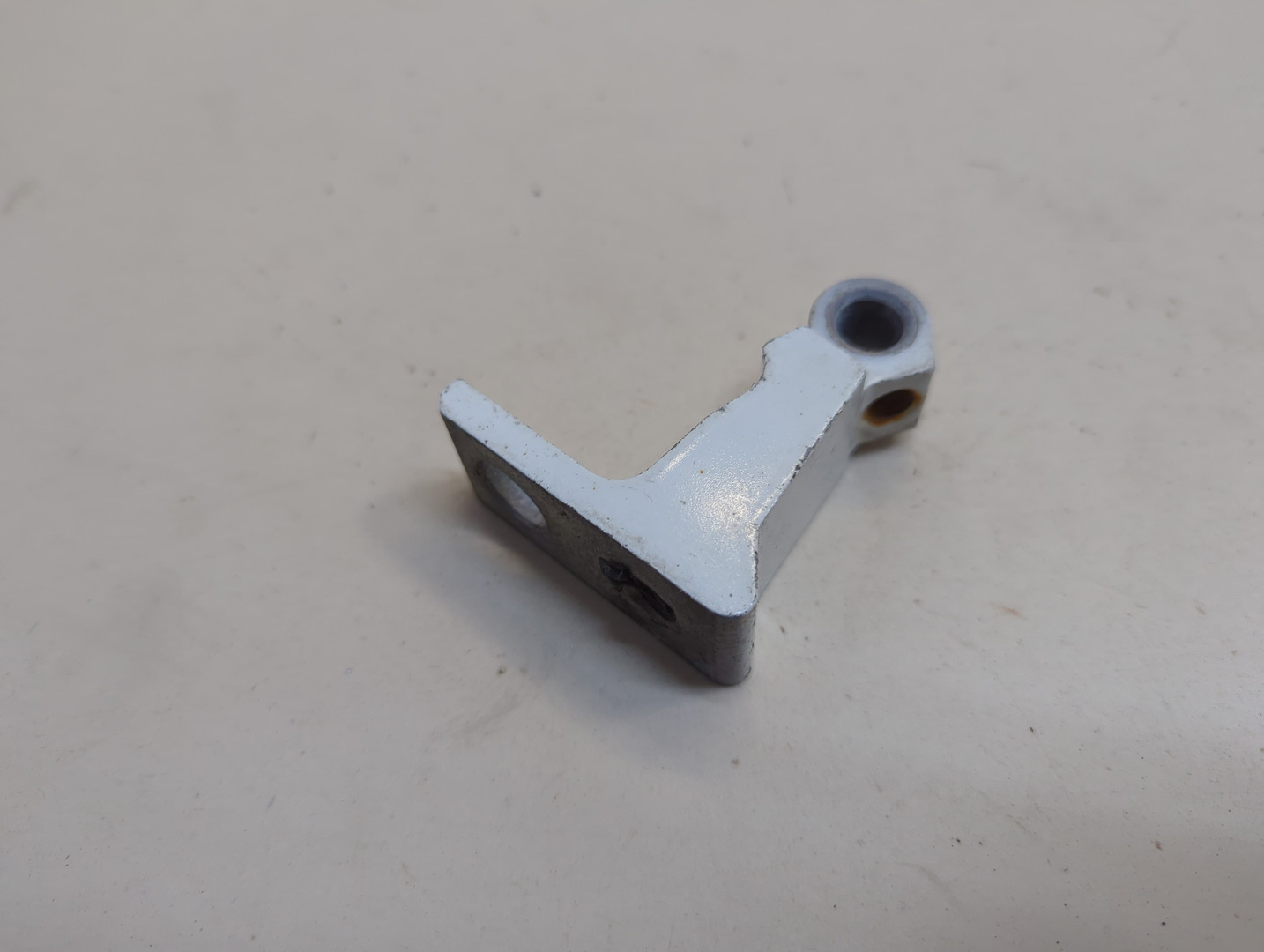 Петля двери