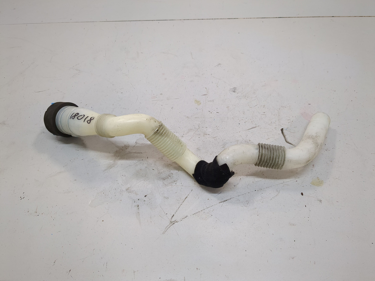 Горловина бачка омывателя