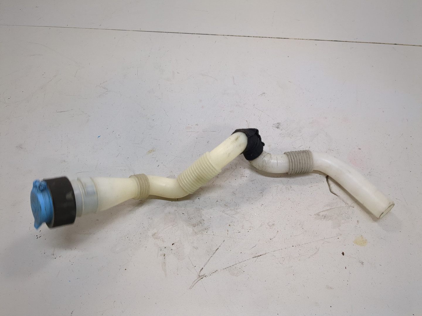 Горловина бачка омывателя