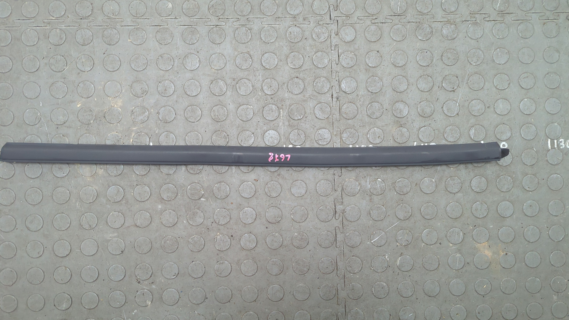 Накладка стекла заднего левого