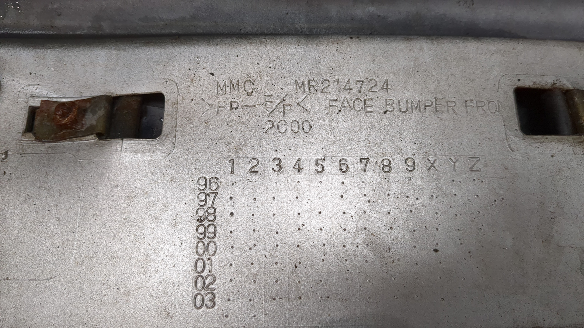 Бампер передний