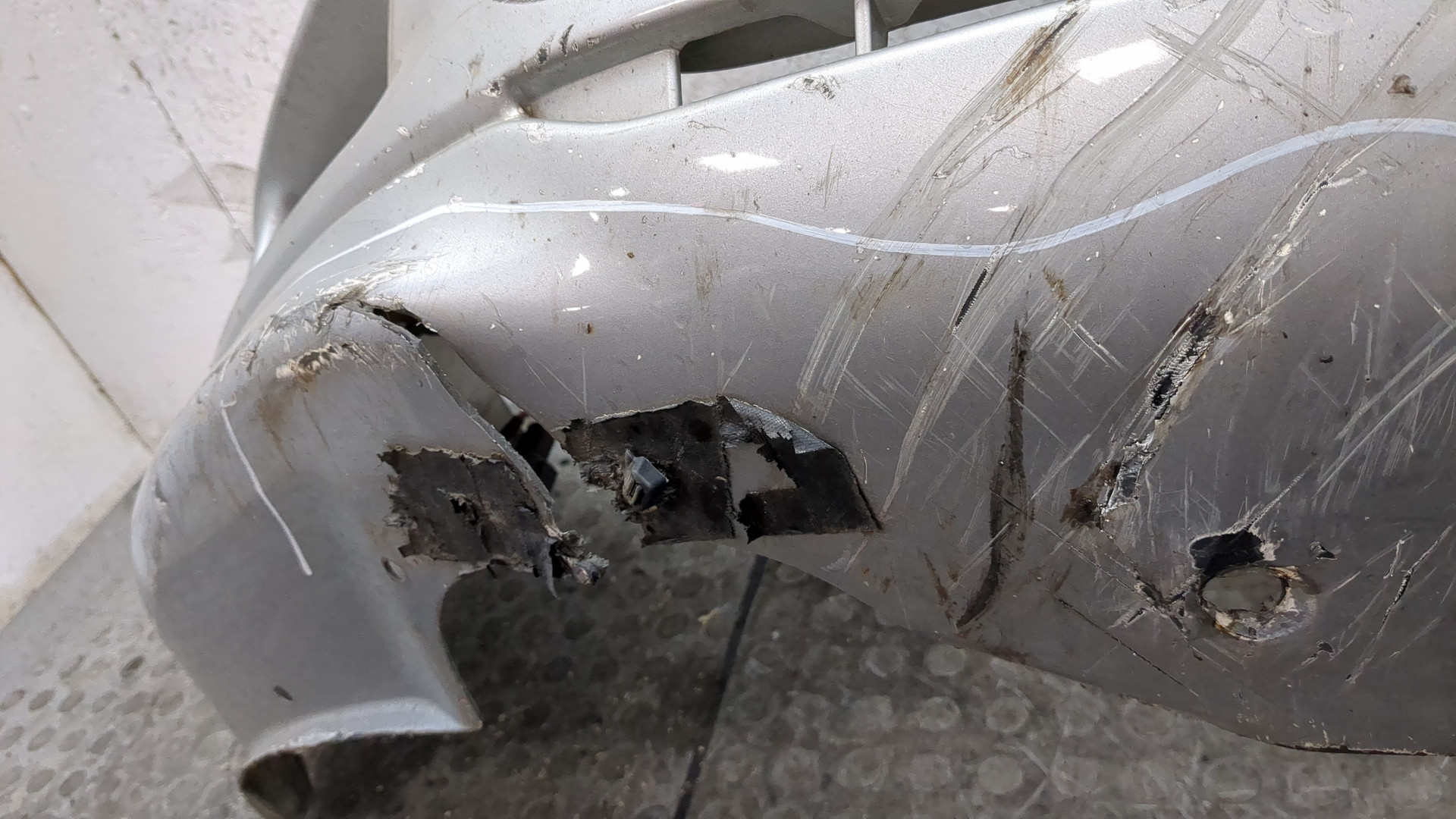 Бампер передний